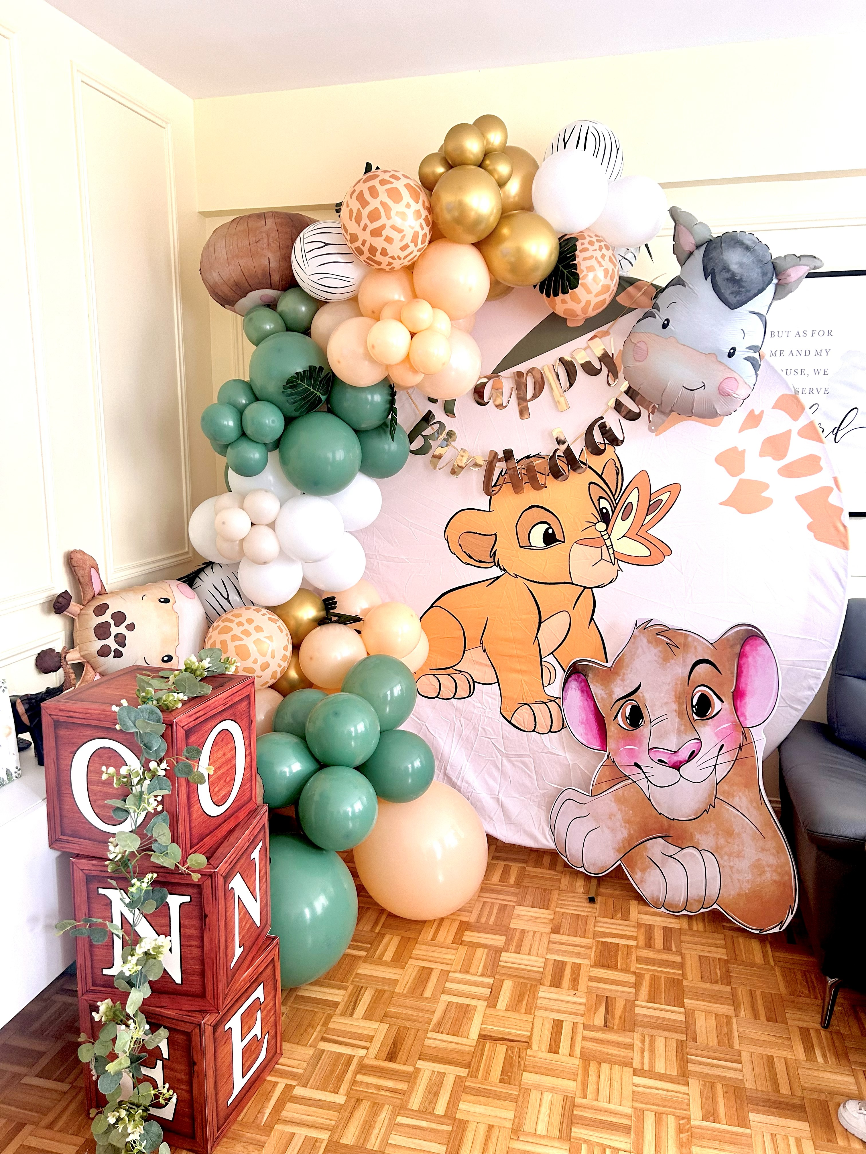 Arche de ballons et décor à thème pour un premier anniversaire